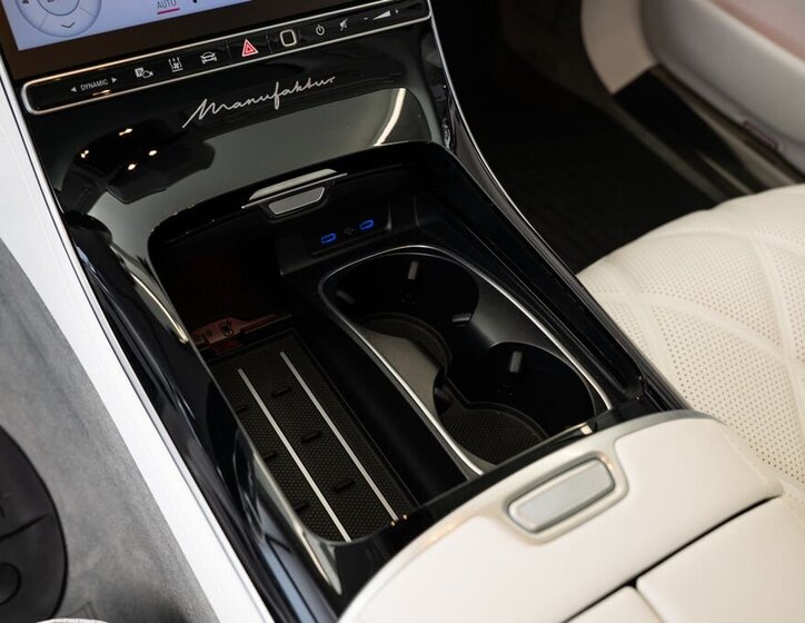 Mercedes-Benz Ostatní Sedan / Limuzína 6,0 l 450 kw