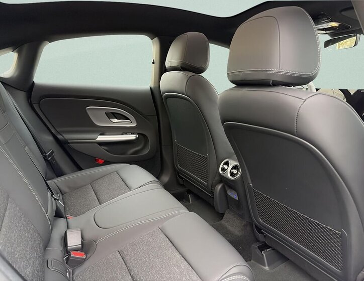 Mercedes-Benz CLA Sedan / Limuzína 1,3 l 120 kw
