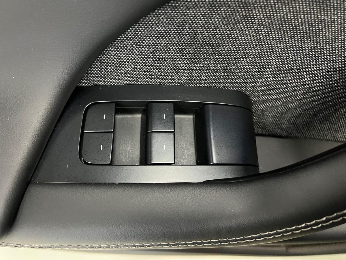 Tesla Model X SUV / Terénní 0,0 493 kw