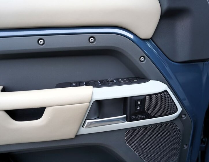 Land Rover Defender SUV 3,0 l 294 kw