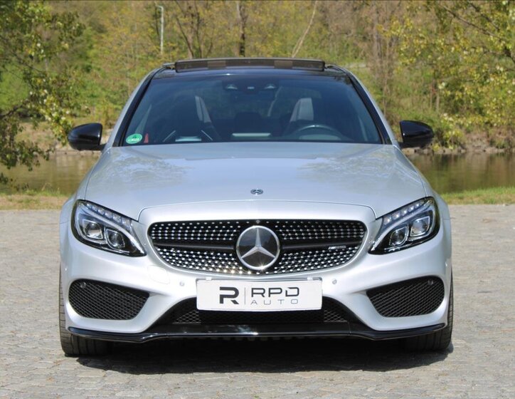 Mercedes-Benz Třídy C Sedan / Limuzína 3,0 l 270 kw