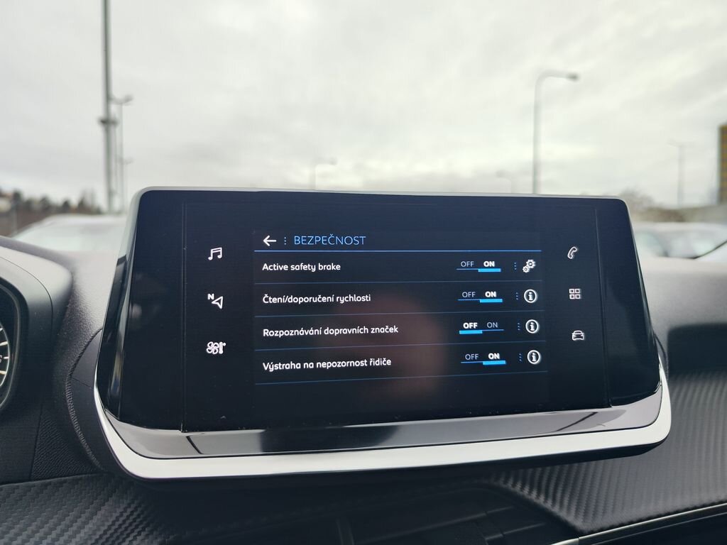 Peugeot 2008 SUV 1,2 l 74 kw