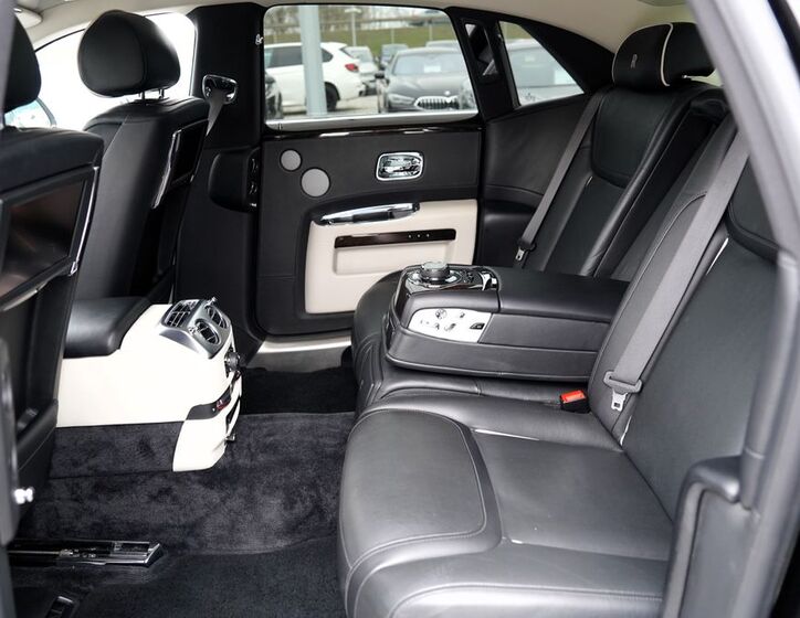 Rolls-Royce Ghost Sedan 6,6 l 420 kw