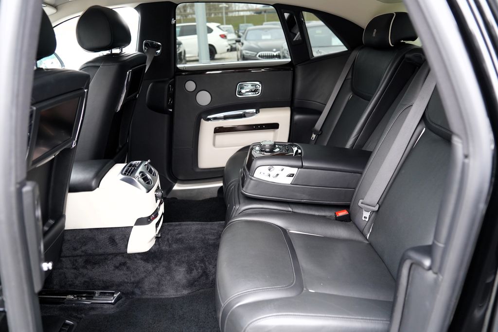 Rolls-Royce Ghost Sedan 6,6 l 420 kw