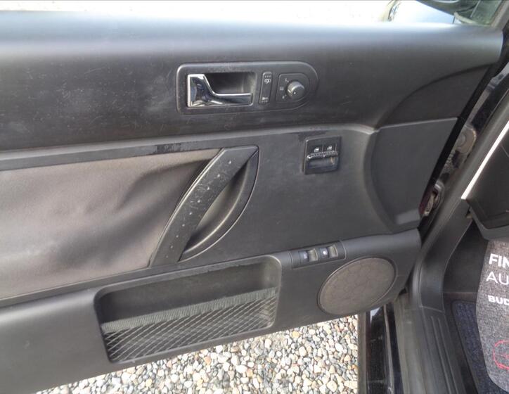 Volkswagen New Beetle 9