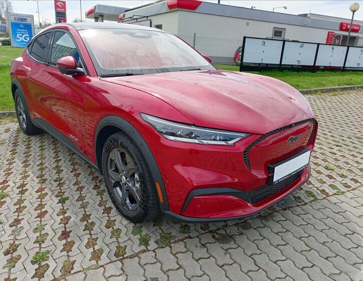 Ford Mustang Mach-E 32