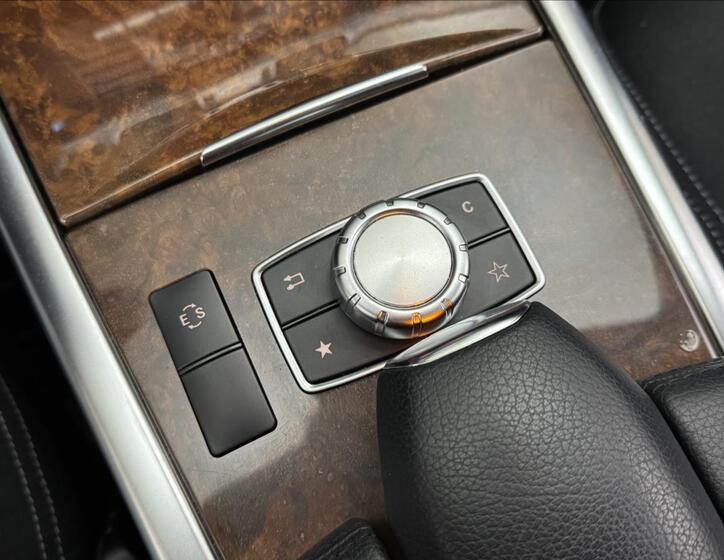 Mercedes-Benz Třídy E 30