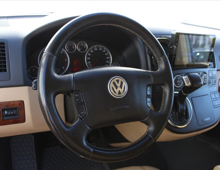 Volkswagen Multivan 16