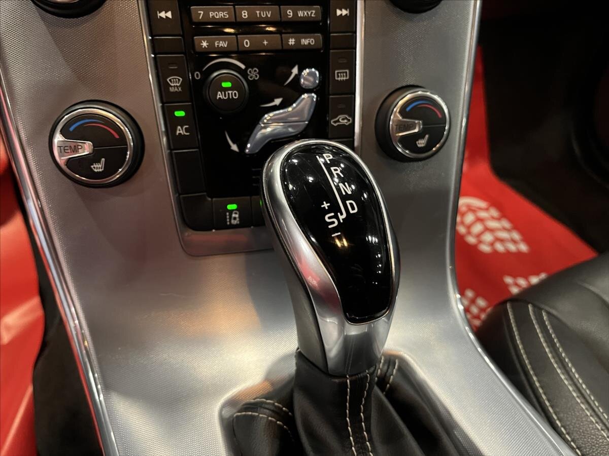 Volvo V60 Kombi 2,4 l 140 kw