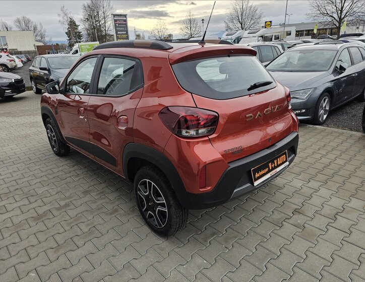 Dacia Spring 8
