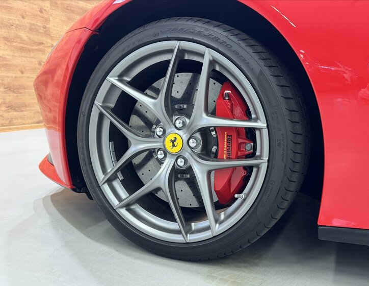 Ferrari F12 Berlinetta Kupé 6,3 l 541 kw