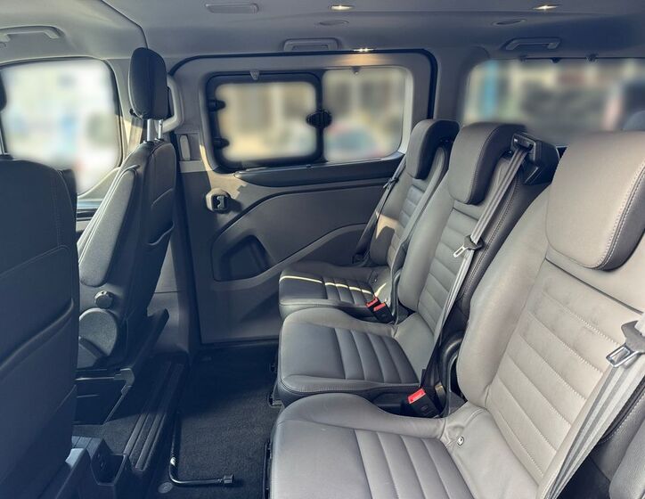 Ford Tourneo Custom Kombi 2,0 l 96 kw