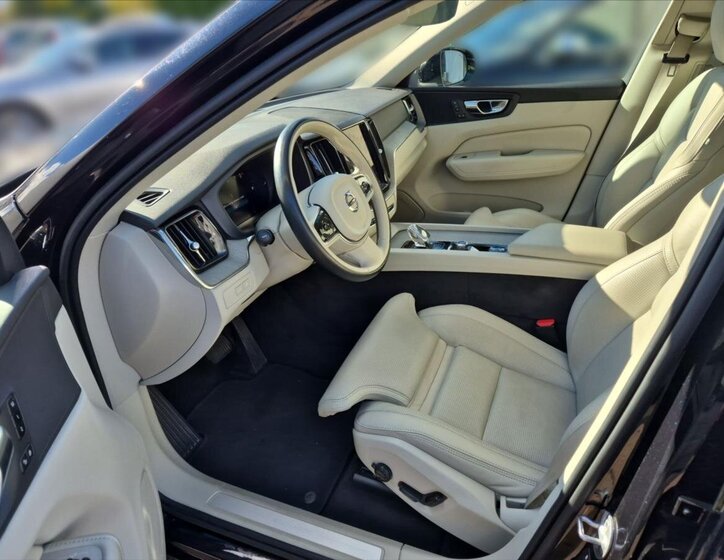 Volvo XC60 SUV / Terénní 2,0 l 186 kw