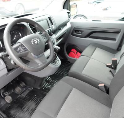 Toyota ProAce 8