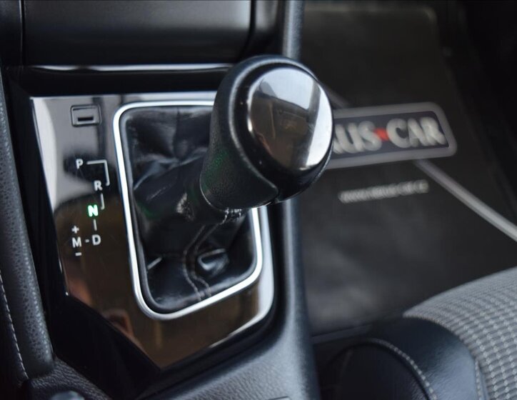 Toyota Auris Kombi 1,2 l 85 kw