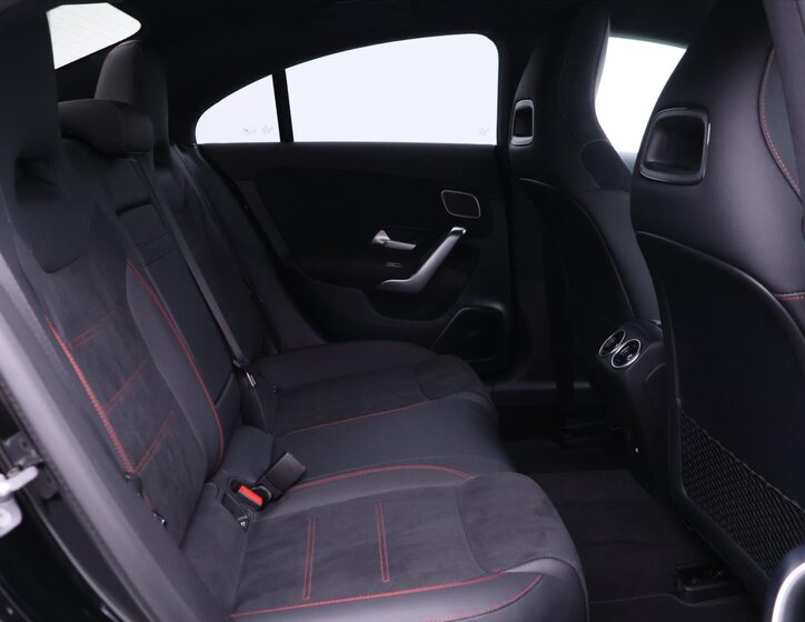 Mercedes-Benz CLA Kupé 1,3 l 120 kw