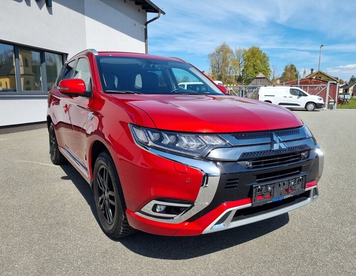 Mitsubishi Outlander SUV / Terénní 2,4 l 165 kw