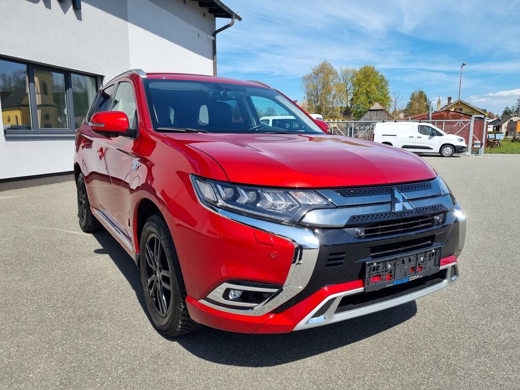 Mitsubishi Outlander SUV / Terénní 2,4 l 165 kw