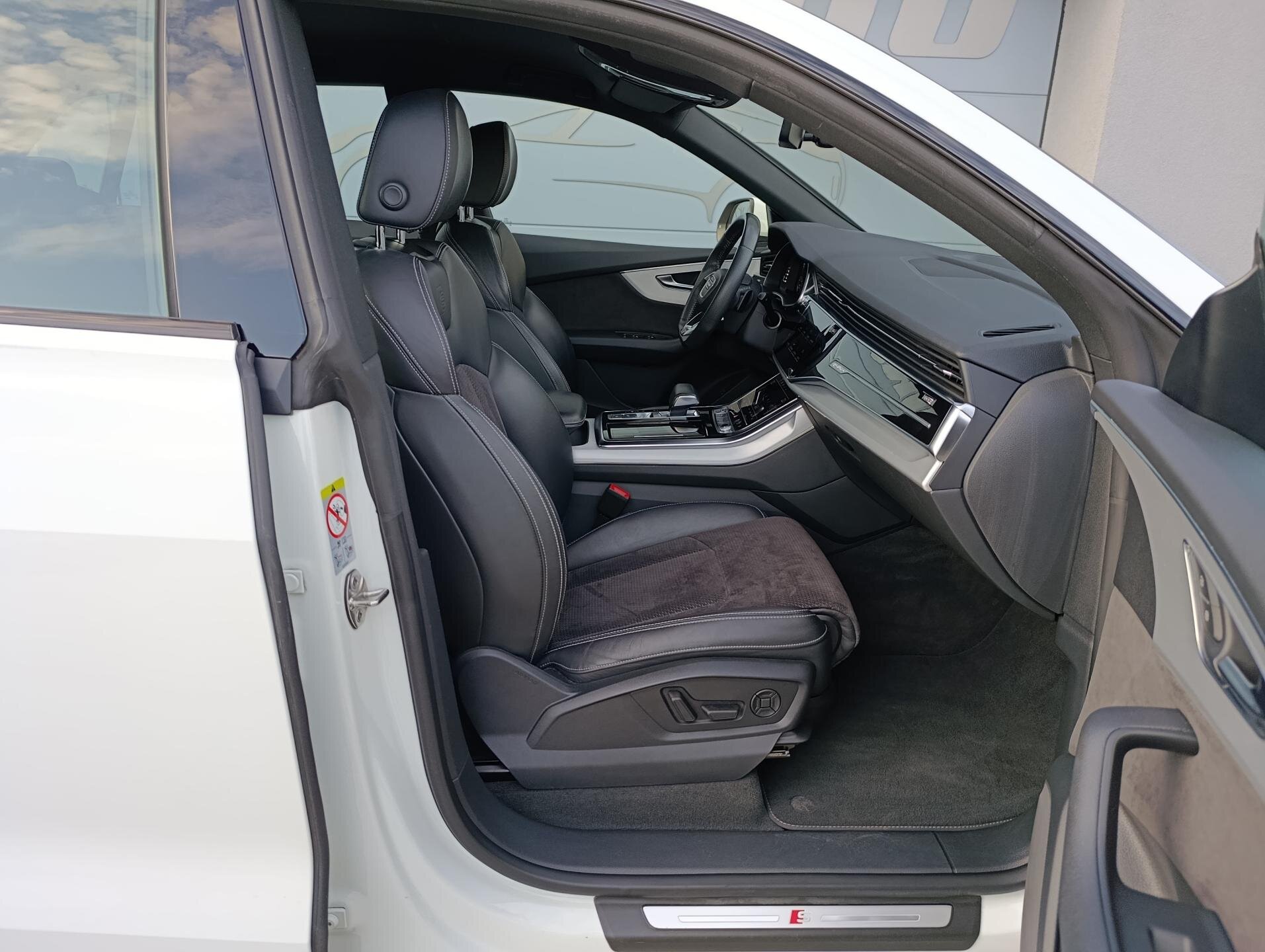 Audi Q8 SUV / Terénní 3,0 l 210 kw