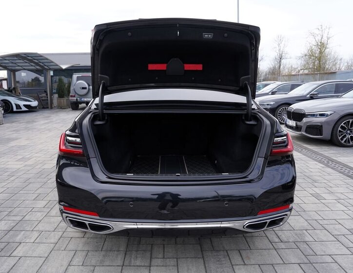 BMW Řada 7 Sedan / Limuzína 6,6 l 430 kw