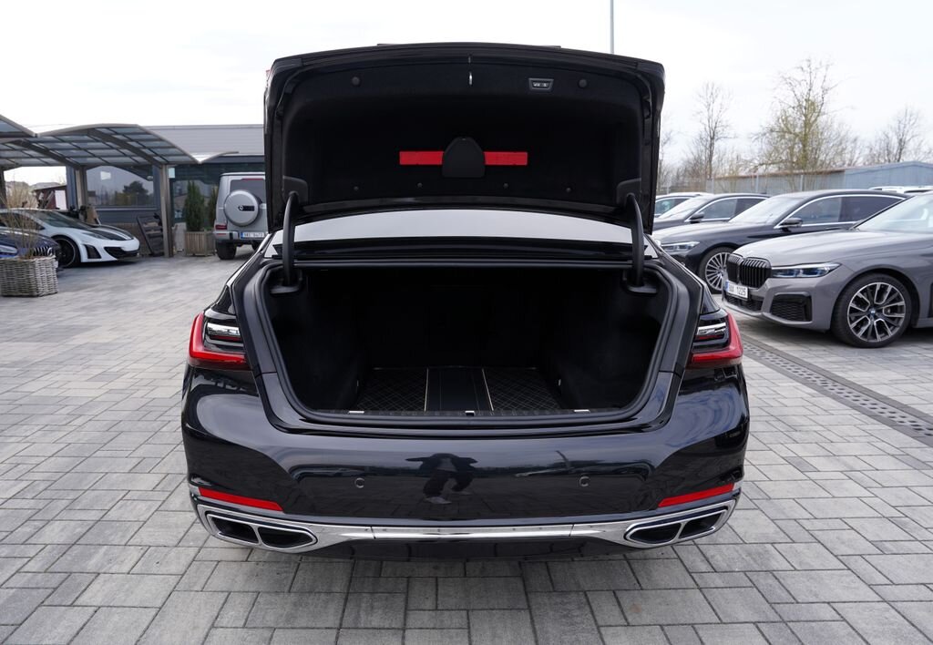 BMW Řada 7 Sedan / Limuzína 6,6 l 430 kw