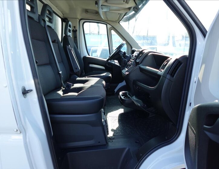 Peugeot Boxer Valník 2,2 l 121 kw