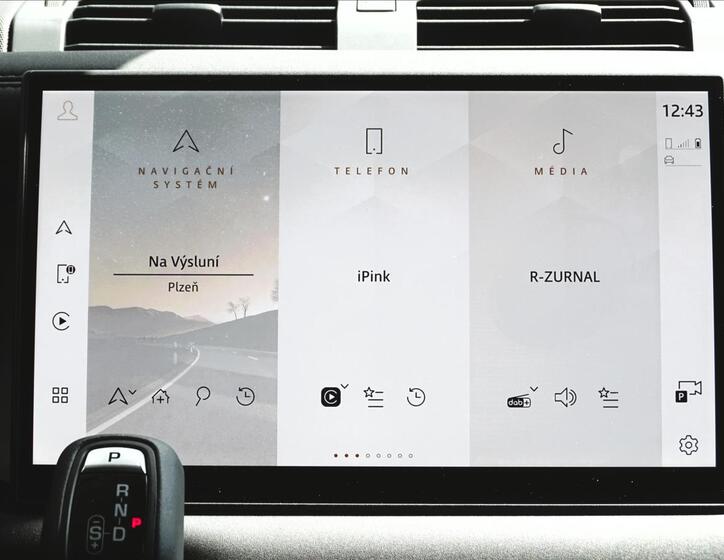 Land Rover Defender 19