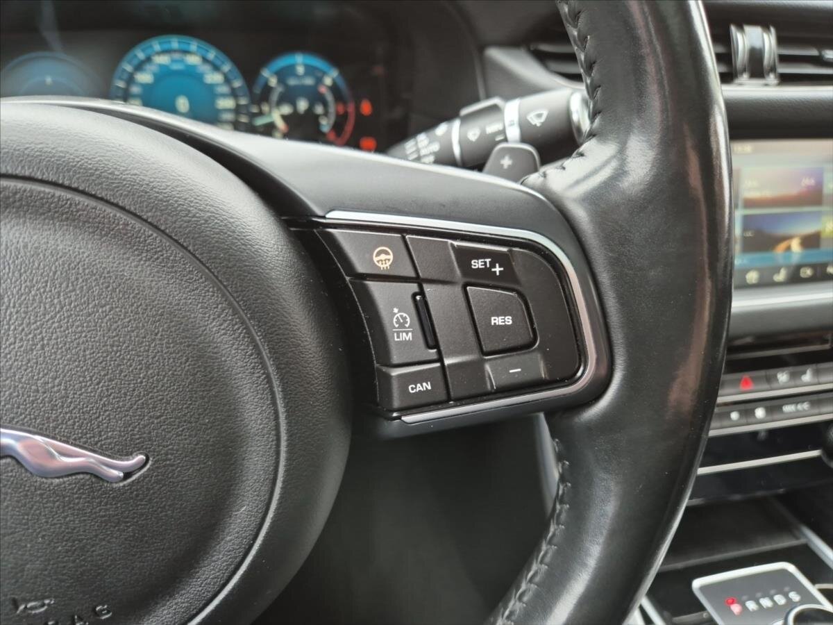 Jaguar XF Sedan 3,0 l 221 kw