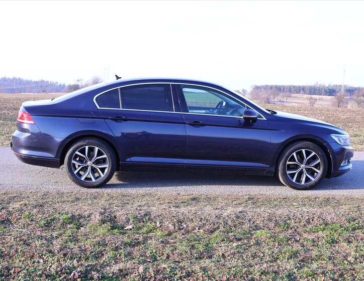 Volkswagen Passat Sedan / Limuzína 1,4 l 110 kw