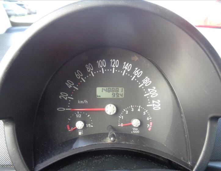 Volkswagen New Beetle 11