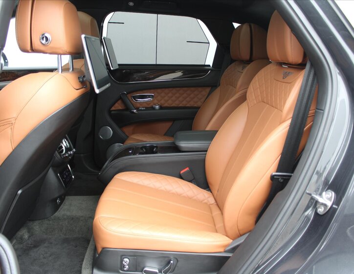 Bentley Bentayga 11