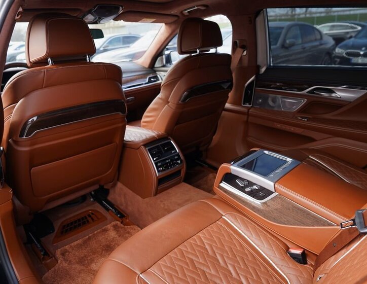 BMW Řada 7 Sedan / Limuzína 6,6 l 430 kw