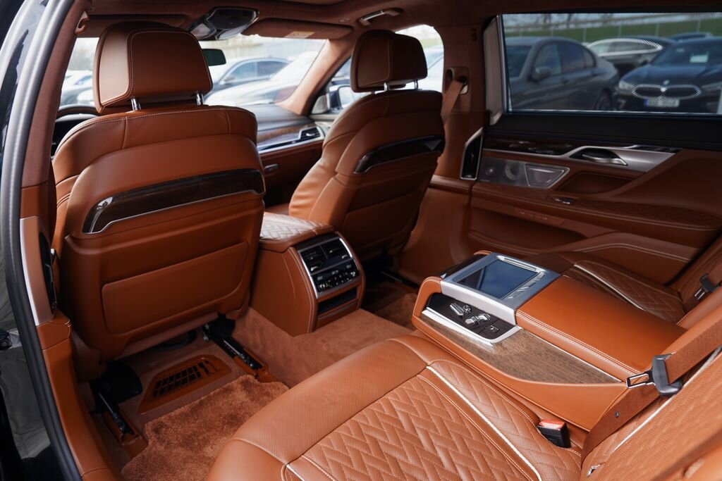 BMW Řada 7 Sedan / Limuzína 6,6 l 430 kw