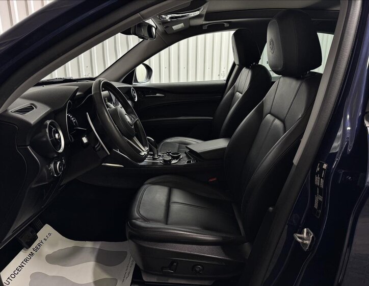 Alfa Romeo Stelvio 32