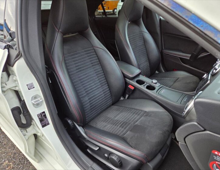 Mercedes-Benz CLA Sedan 1,8 l 100 kw