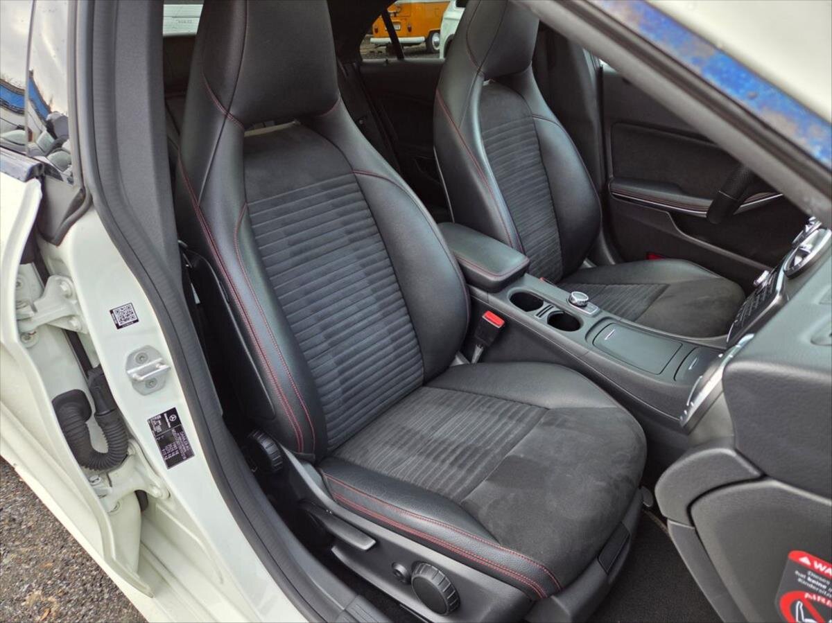 Mercedes-Benz CLA Sedan 1,8 l 100 kw
