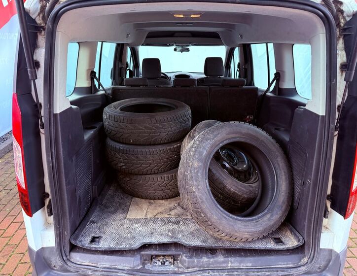 Ford Tourneo Connect 9