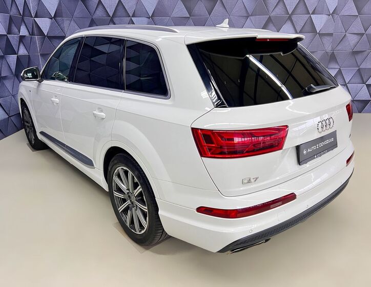 Audi Q7 5