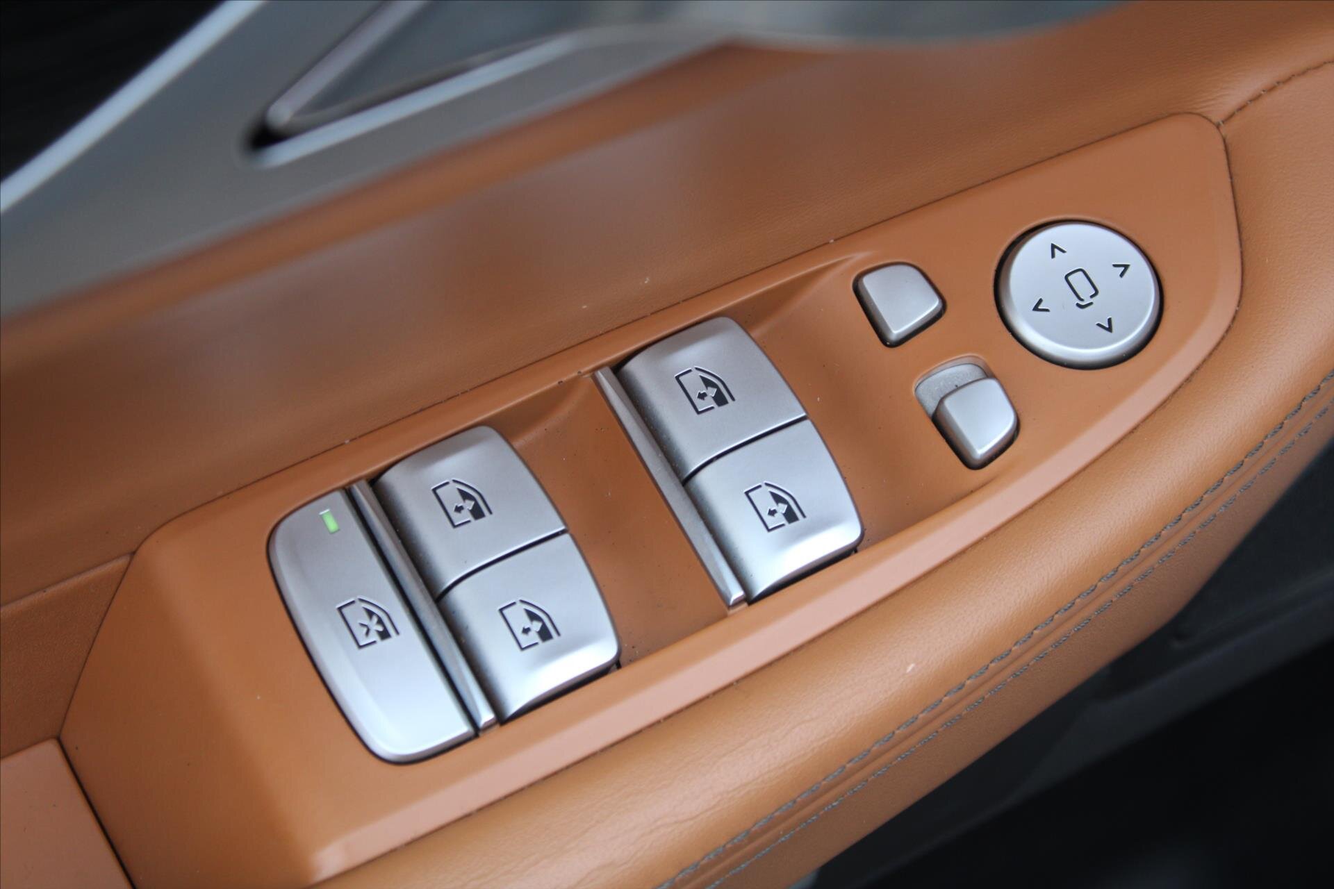 BMW Řada 7 Sedan / Limuzína 3,0 l 195 kw