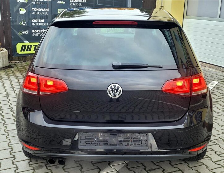 Volkswagen Golf 11