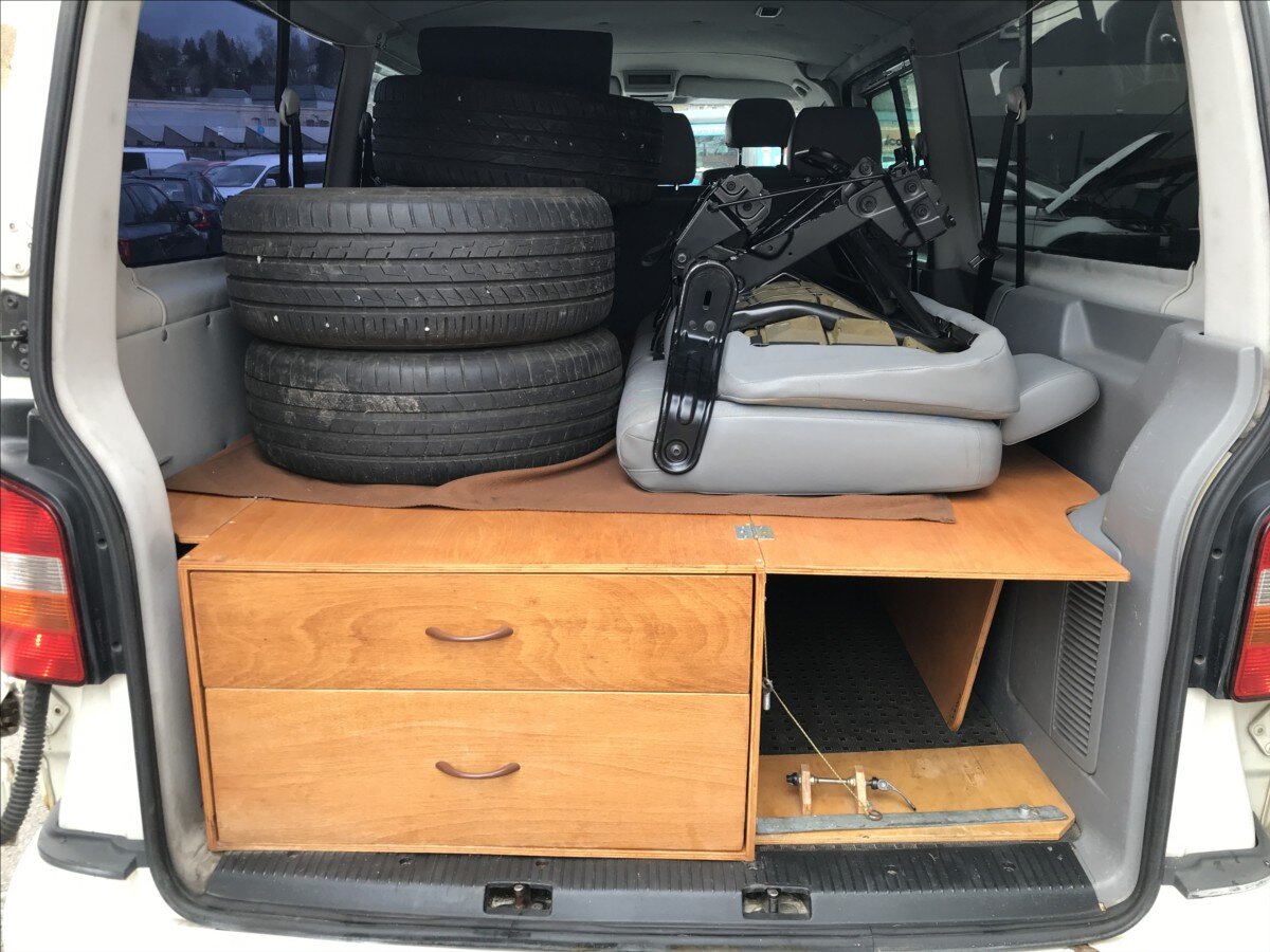 Volkswagen Caravelle Kombi 2,5 l 128 kw