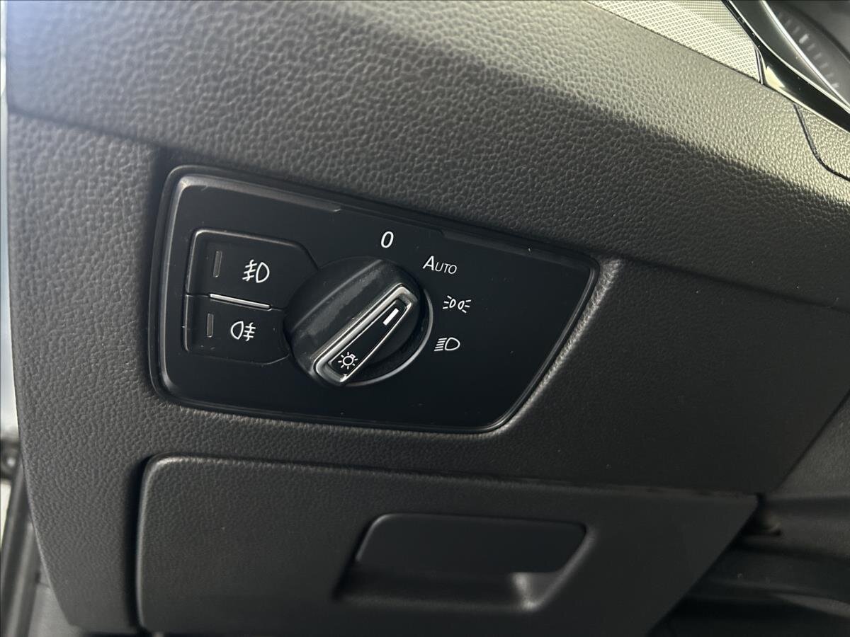 Volkswagen Passat Sedan / Limuzína 1,4 l 110 kw