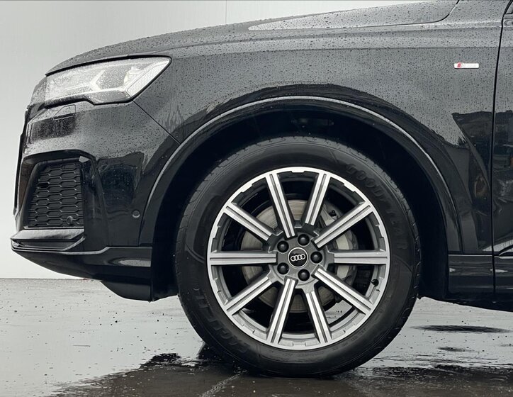 Audi Q7 21