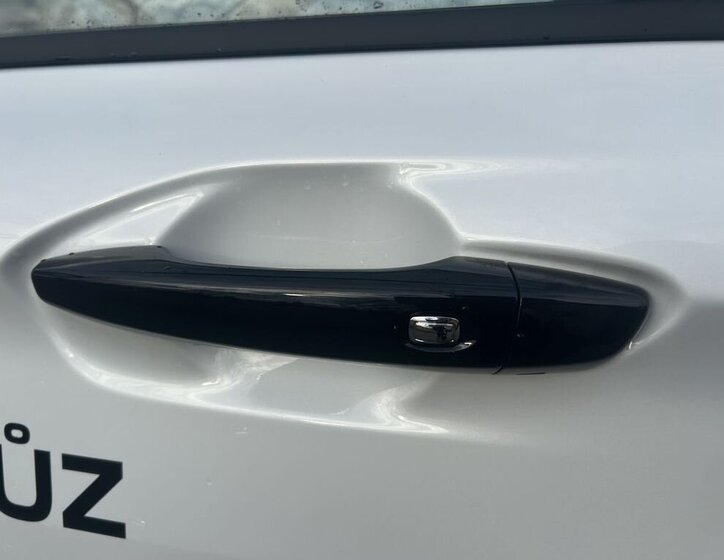 Dongfeng Ostatní Sedan / Limuzína 1,5 l 86 kw