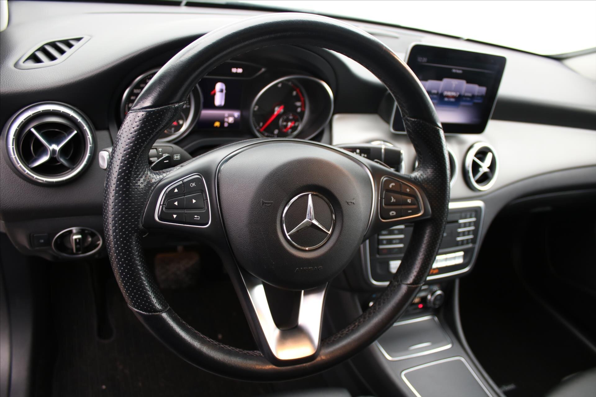 Mercedes-Benz CLA Kombi 2,1 l 100 kw