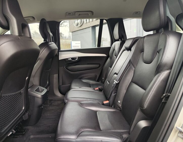 Volvo XC90 SUV / Terénní 2,0 l 235 kw