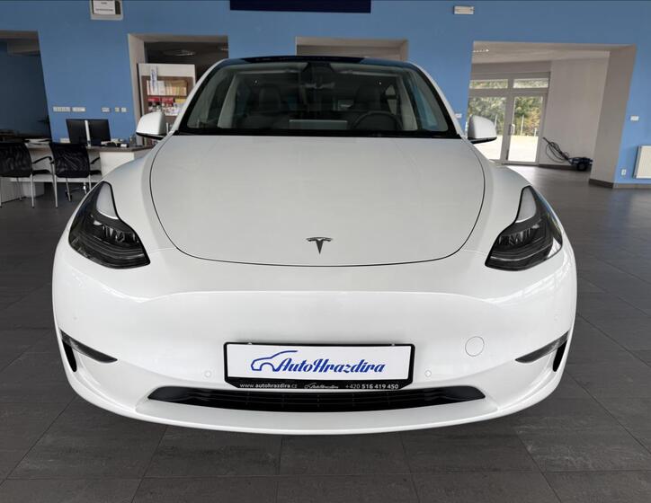 Tesla Model Y 2
