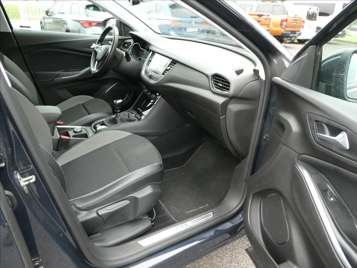 Opel Grandland X SUV / Terénní 1,2 l 96 kw