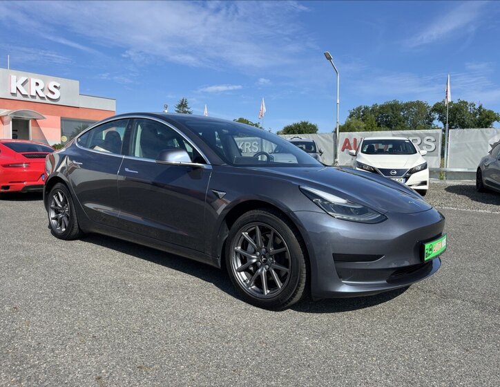 Tesla Model 3 Ostatní 0,0 239 kw