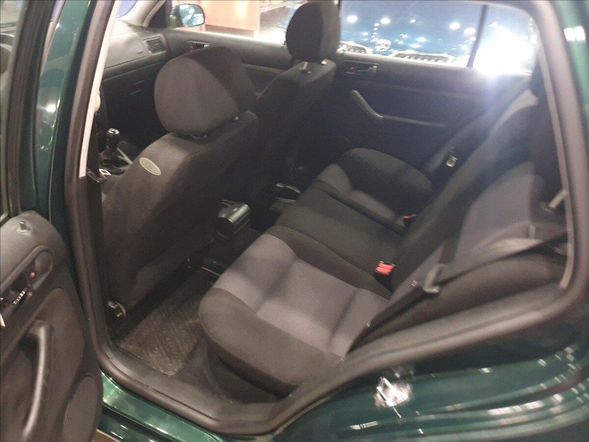 Volkswagen Golf Hatchback 1,6 l 77 kw